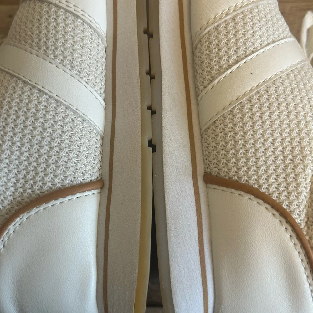Banana Republic Factory White faux Leather Walking Sneakers Sz 7.5 Comfort‎